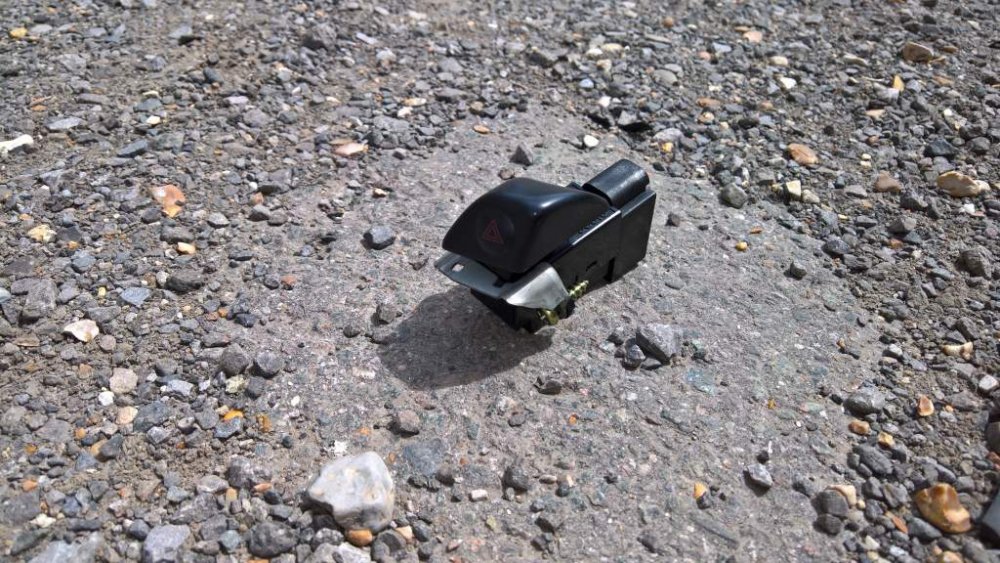 11 - Hazard Switch.jpg