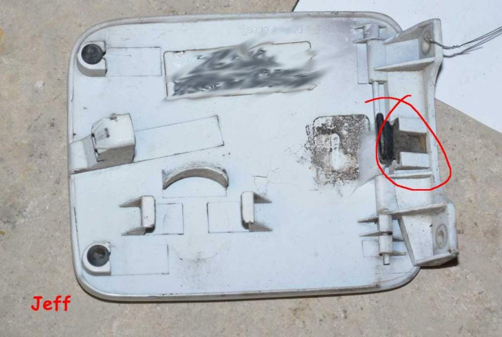 fuel cover spring.jpg