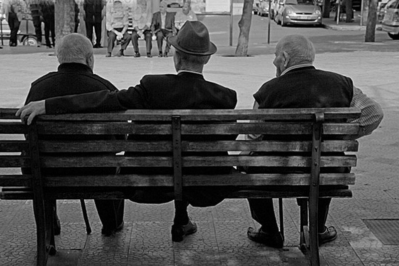 old-men-sitting-on-bench-6-big.jpg.1568c97a5e0e9b50505ec0ddcf827c12.jpg