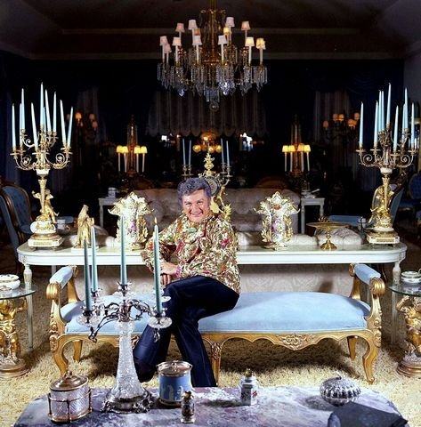 Liberace_sitting_room_warren.jpg.391e70f05ad22fcdc6db324235944e64.jpg